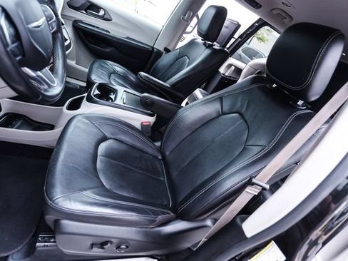 Used 2022 Chrysler Pacifica Touring-L w/ Uconnect Theater Family Group FWD image 51