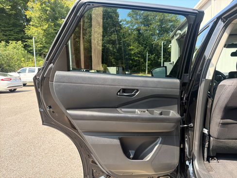 Used 2023 Nissan Pathfinder SV w/ SV Premium Package AWD/4WD image 13