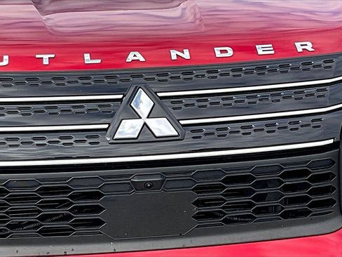 Used 2023 Mitsubishi Outlander SE image 11