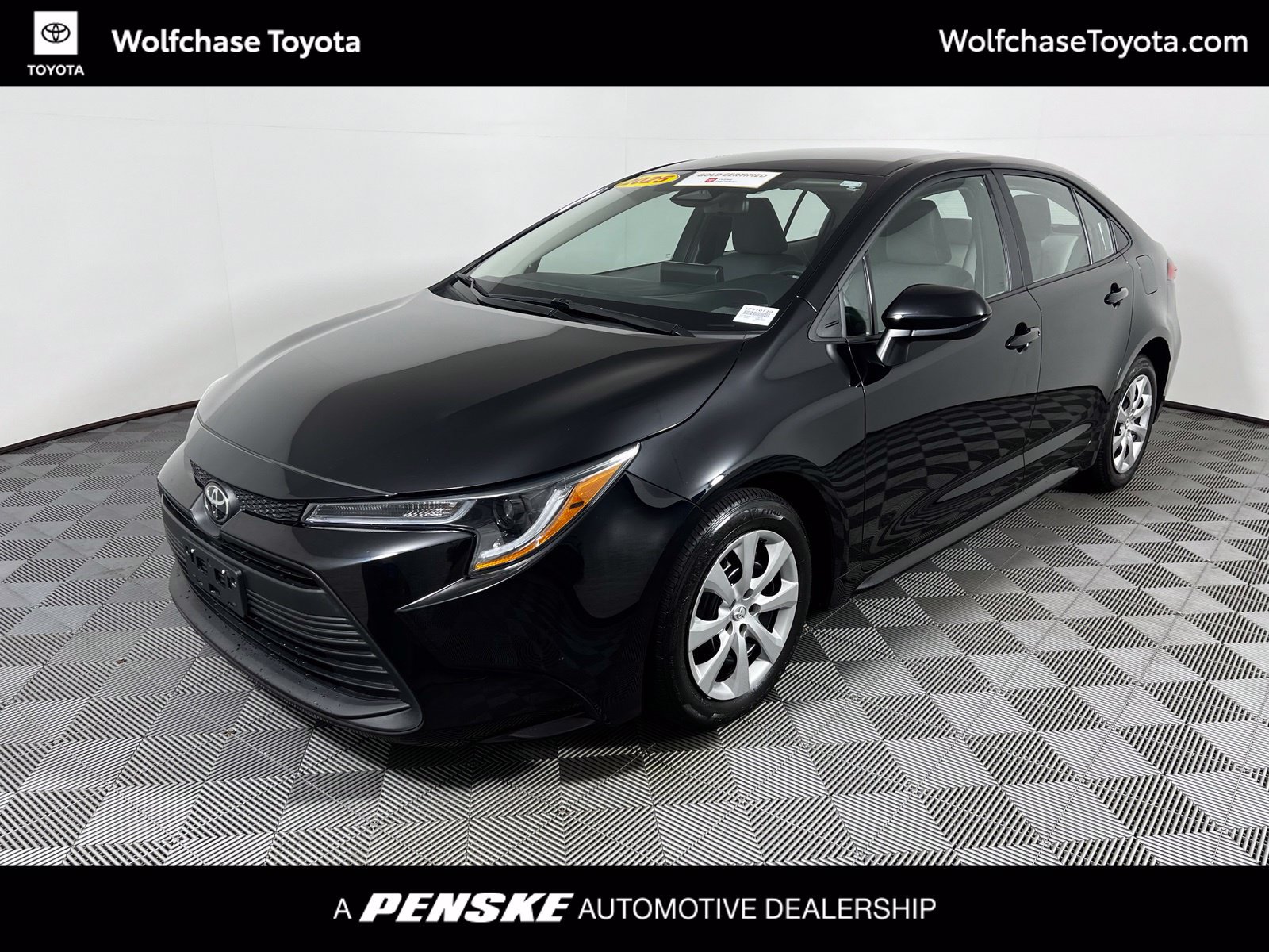 Certified 2025 Toyota Corolla LE FWD image 1