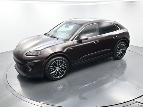 Used 2025 Porsche Macan 4 Electric image 34