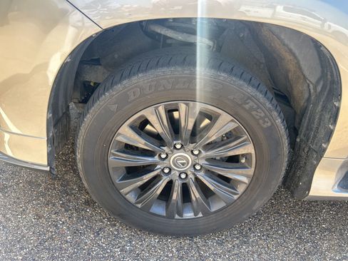 Used 2023 Lexus GX 460 Premium image 16