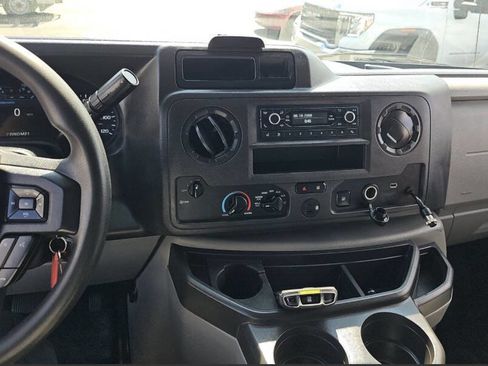 Used 2022 Ford E-450 and Econoline 450 Super Duty image 11