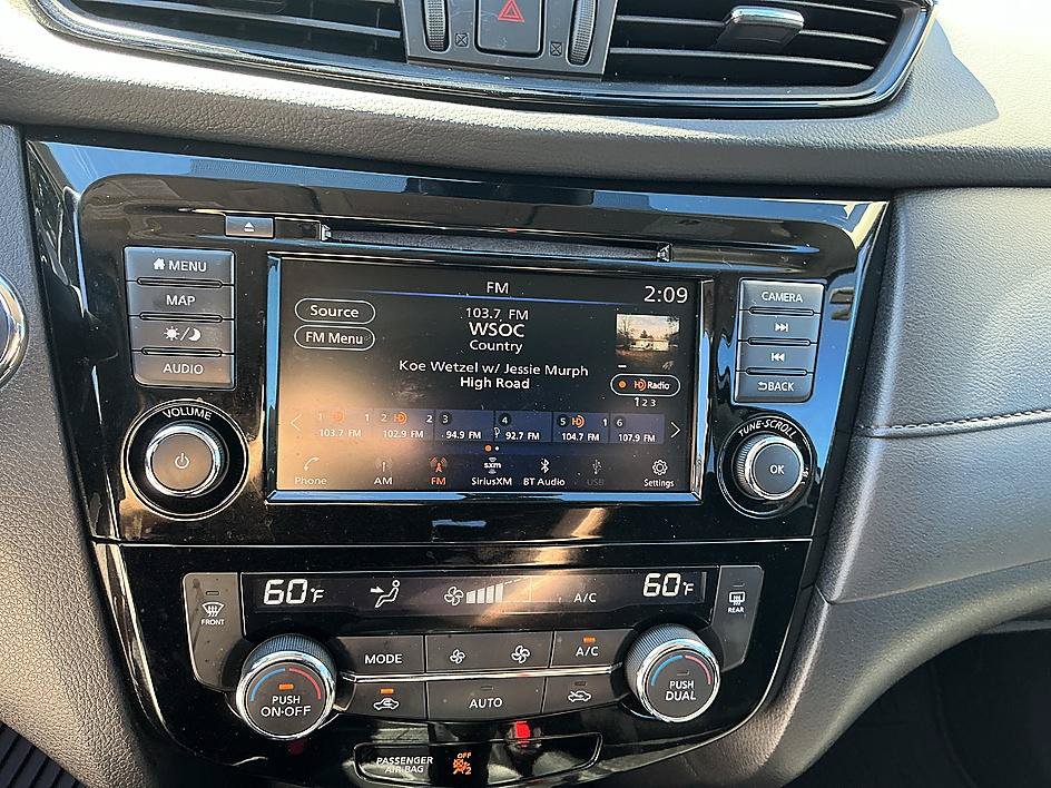 Used 2019 Nissan Rogue SV w/ Premium Package AWD/4WD image 16