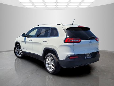 Used 2016 Jeep Cherokee Latitude w/ Safety/Convenience Group FWD image 6