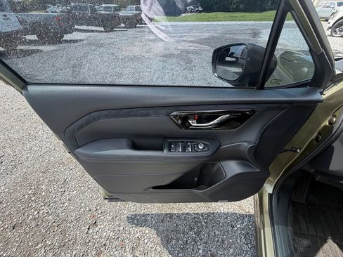 Used 2025 Subaru Forester Limited AWD/4WD image 6
