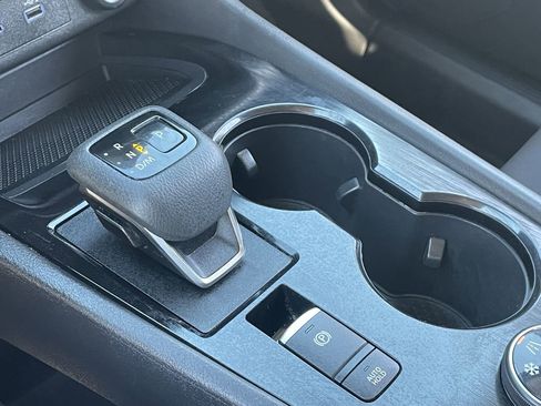 Used 2023 Nissan Rogue S image 29