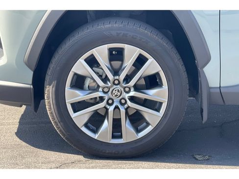 Used 2022 Toyota RAV4 XLE Premium AWD/4WD image 11