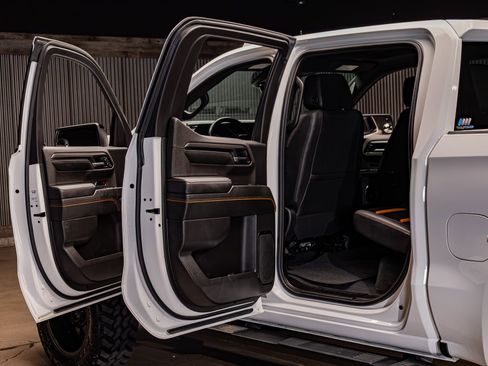 Used 2023 GMC Sierra 1500 AT4 w/ Technology Package image 31