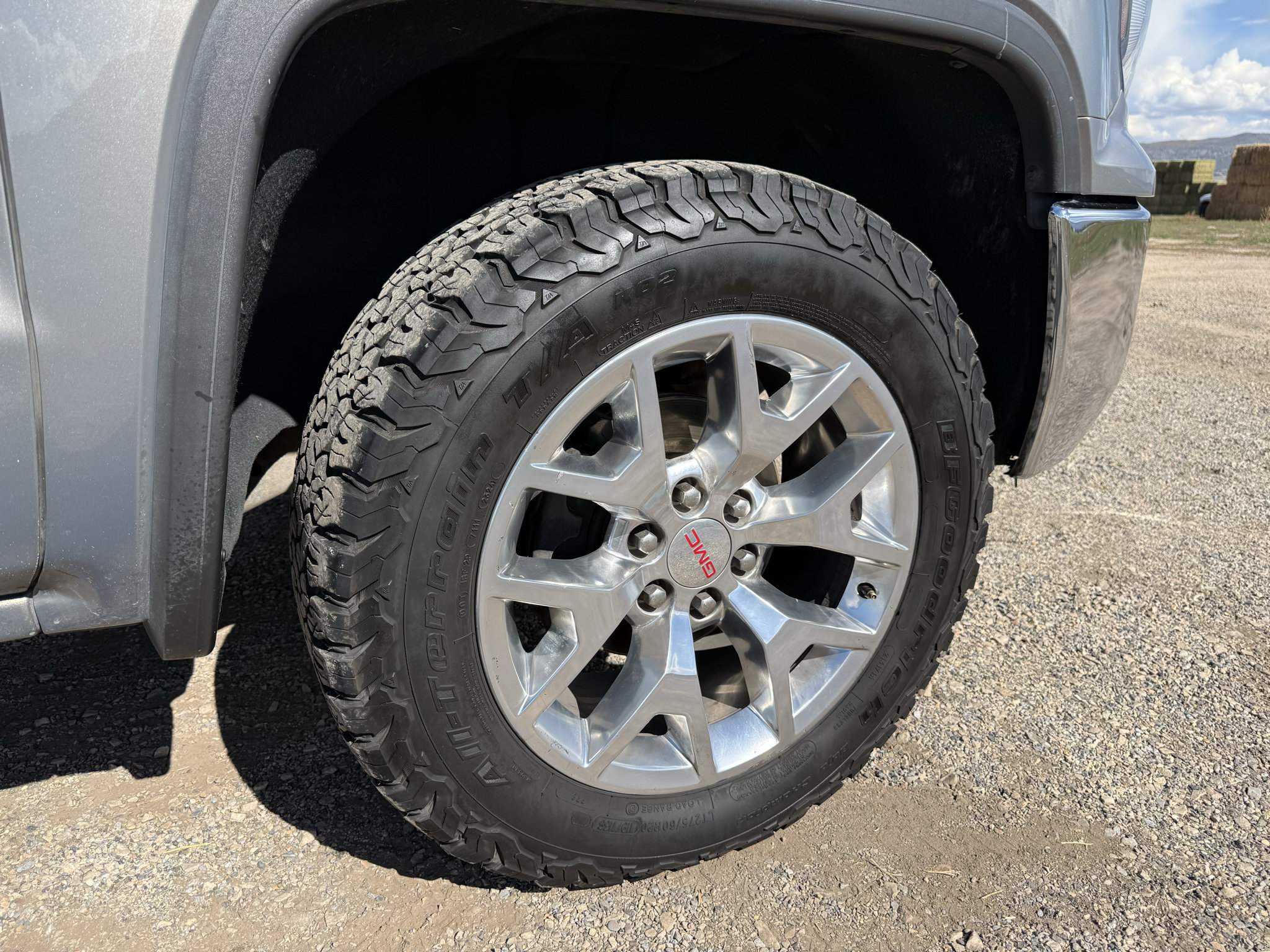 Used 2017 GMC Sierra 1500 SLT w/ SLT Premium Package AWD/4WD image 9