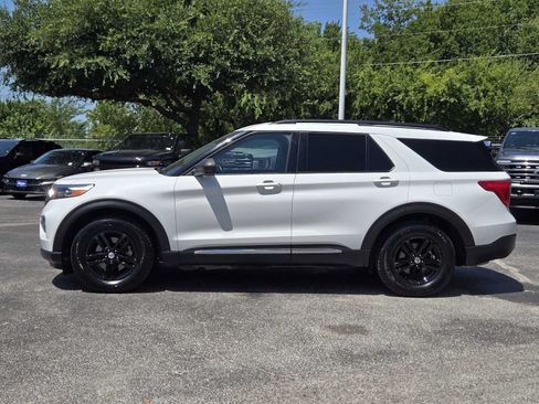 Used 2023 Ford Explorer XLT w/ Equipment Group 202A RWD image 4