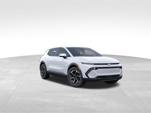 New 2026 Chevrolet Equinox EV LT image 2