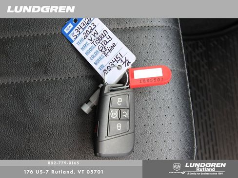 Used 2023 Volkswagen Tiguan SE R-Line image 27