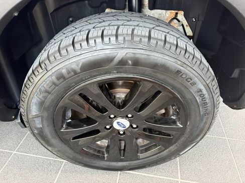 Used 2018 Ford Explorer XLT w/ Equipment Group 202A AWD/4WD image 5