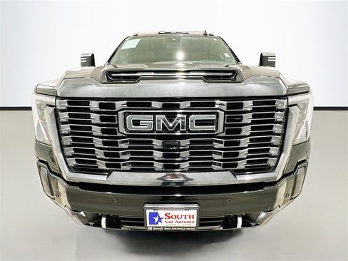 Used 2024 GMC Sierra 2500 Denali Ultimate image 2
