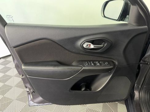 Used 2014 Jeep Cherokee Latitude w/ Cold Weather Group AWD/4WD image 21