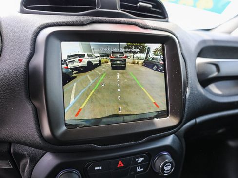 Used 2023 Jeep Renegade Latitude AWD/4WD image 13