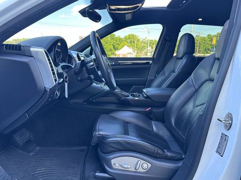 Used 2016 Porsche Cayenne AWD/4WD image 10