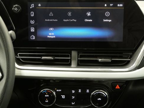 Used 2025 Chevrolet Trax LT FWD image 20