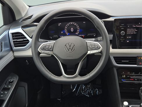 New 2026 Volkswagen Taos SE FWD image 14
