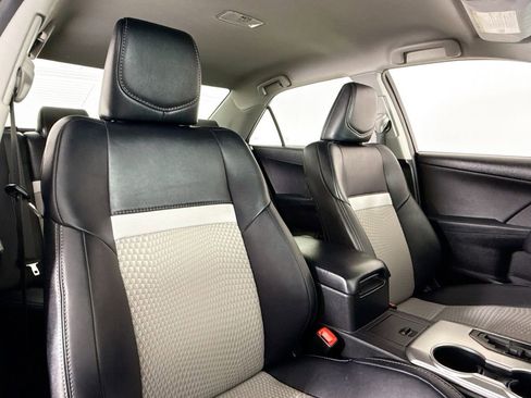 Used 2013 Toyota Camry image 14