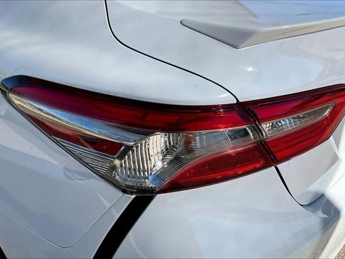 Used 2018 Toyota Camry SE image 29