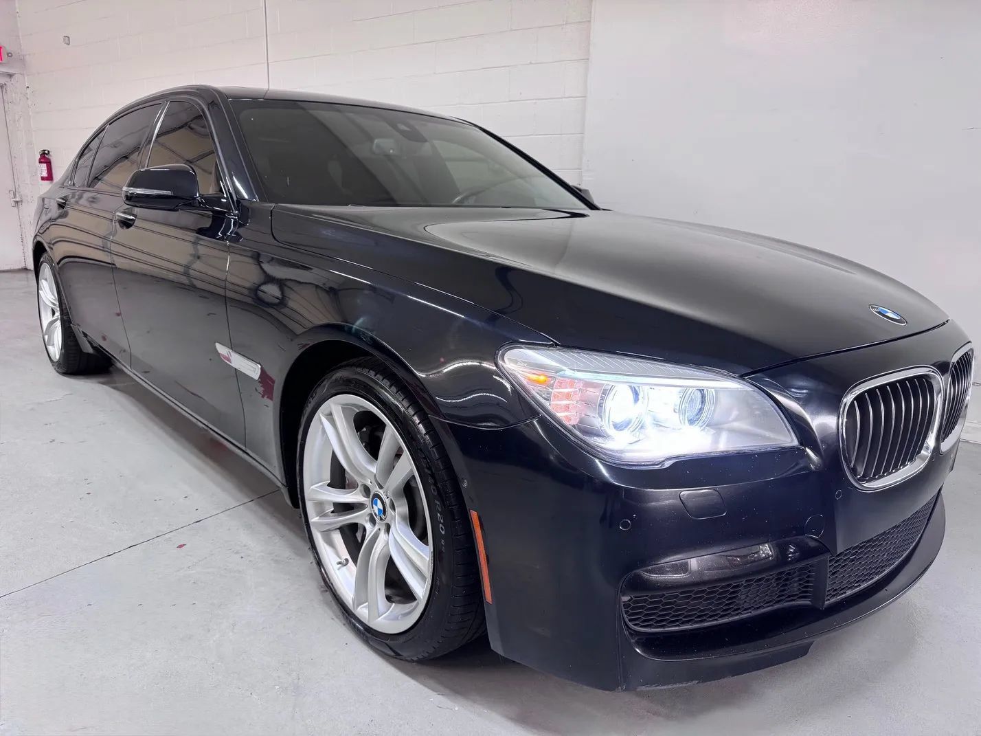 Used 2014 BMW 750Li RWD image 1