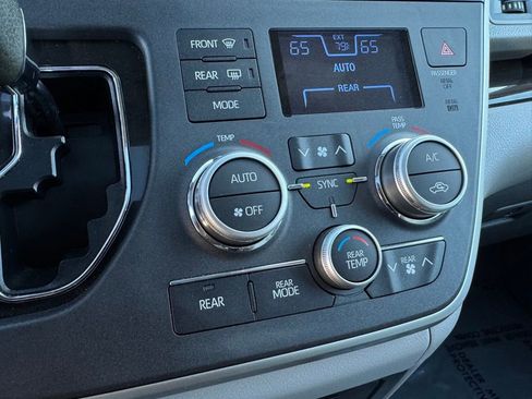 Used 2020 Toyota Sienna XLE Premium image 40
