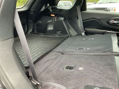 Used 2020 Jeep Cherokee Limited AWD/4WD image 57