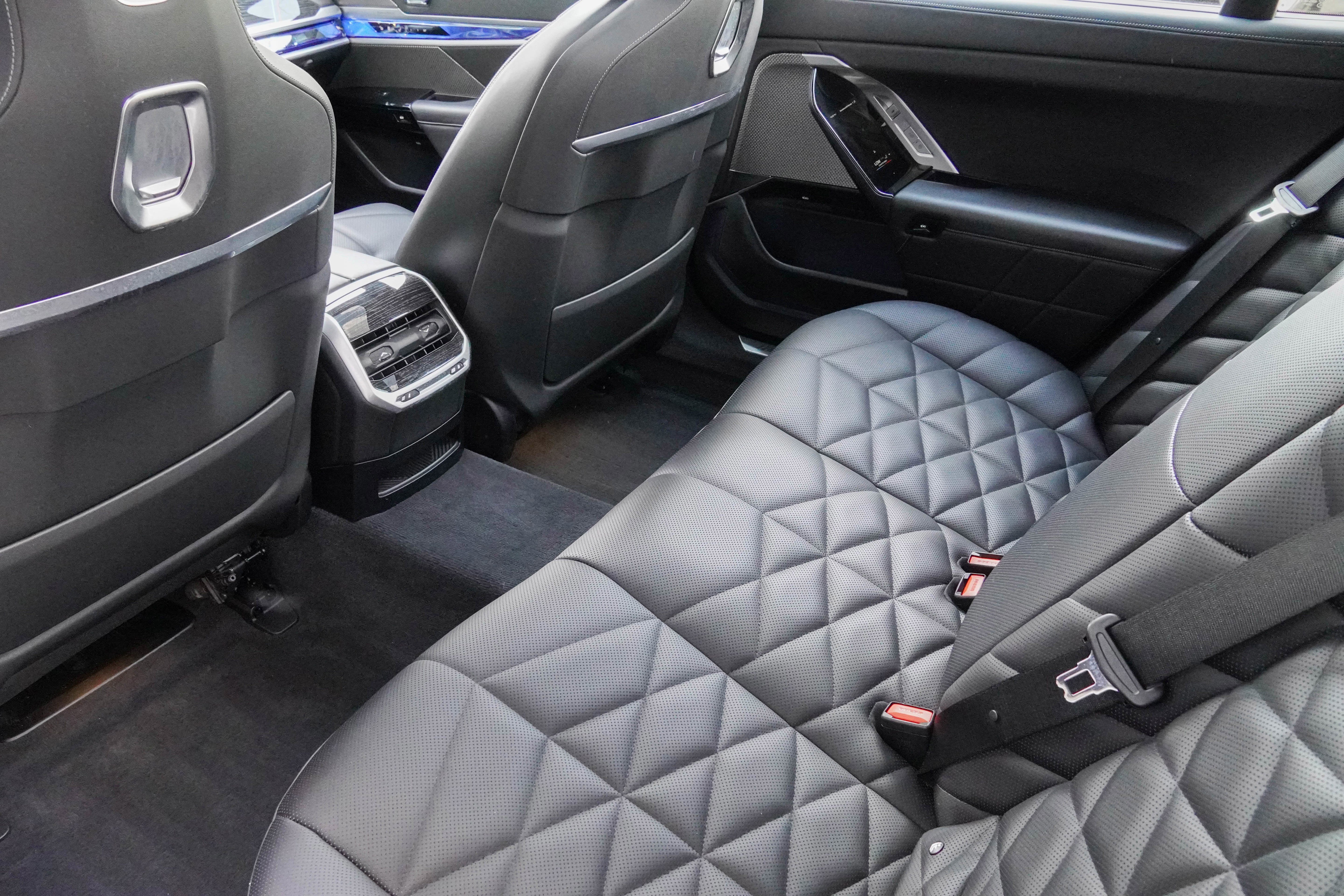 Used 2023 BMW 740i RWD image 35