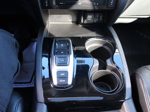 Used 2017 Honda Pilot Touring image 25