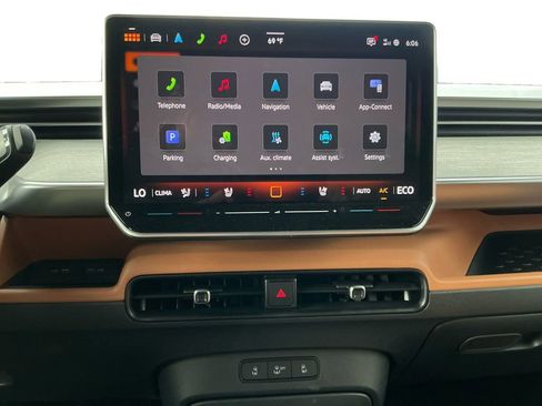 New 2025 Volkswagen ID. Buzz Pro S image 16