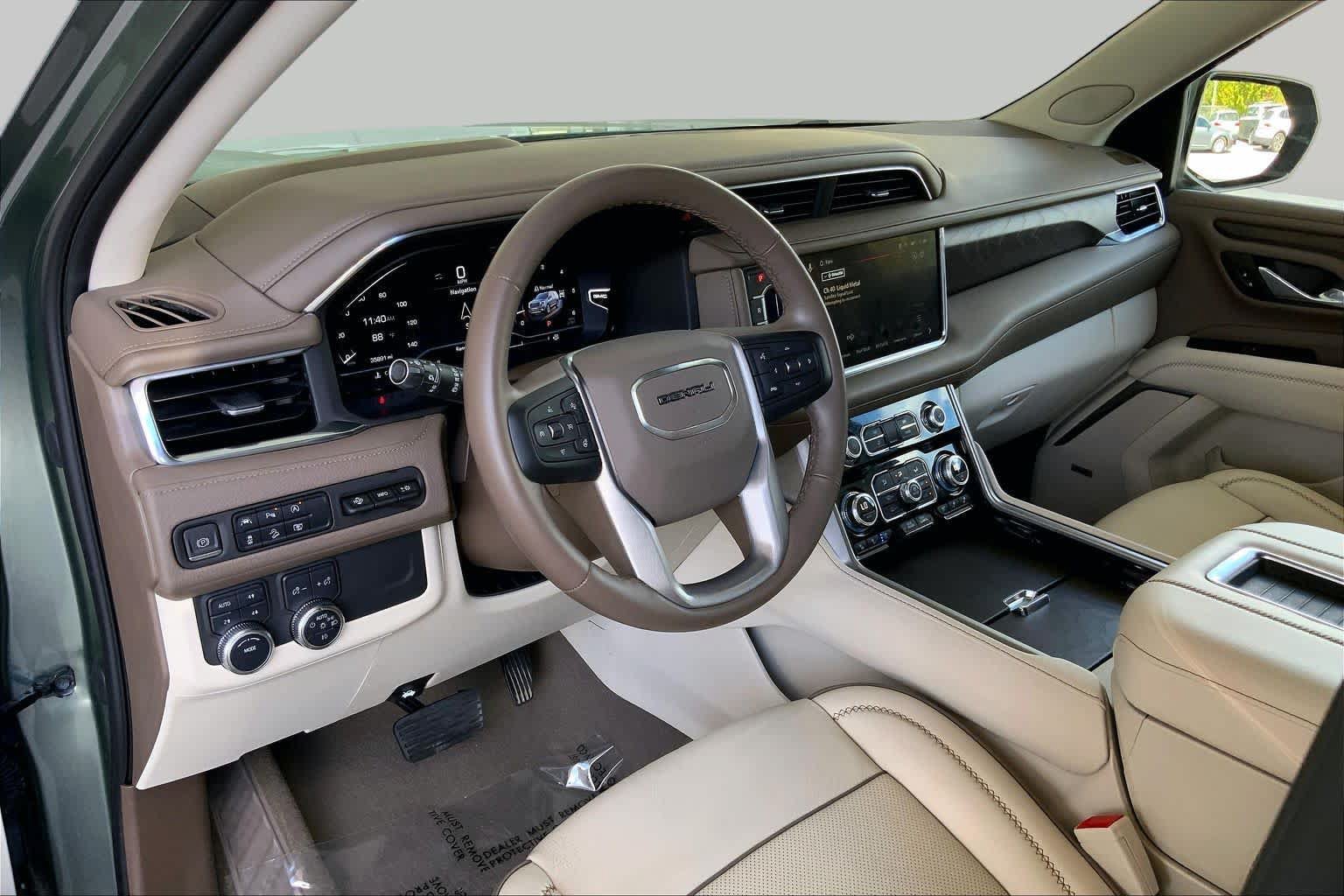 Used 2023 GMC Yukon Denali AWD/4WD image 18