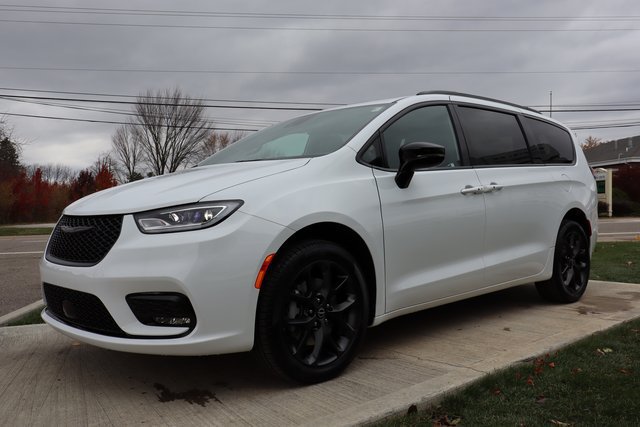 New 2026 Chrysler Pacifica Select AWD/4WD image 6