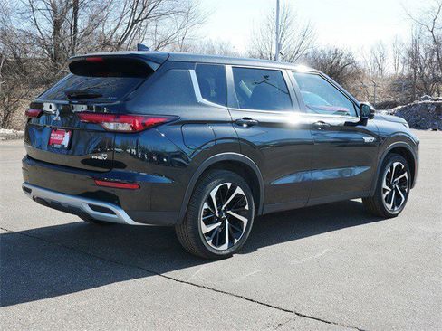 Used 2025 Mitsubishi Outlander SE image 7