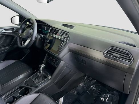 Used 2022 Volkswagen Tiguan SE R-Line FWD image 29