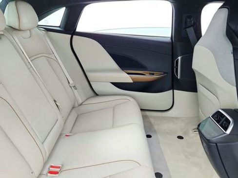 Used 2023 Lucid Air Touring image 24