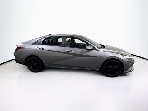 Used 2023 Hyundai Elantra SEL FWD image 4