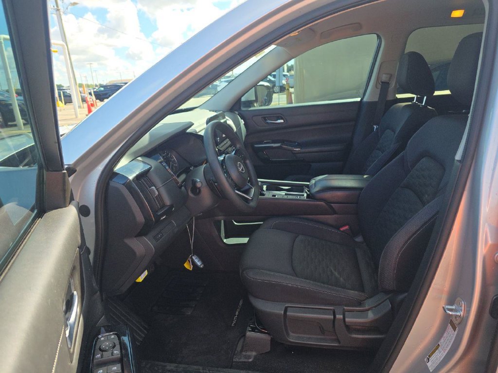Certified 2022 Nissan Pathfinder S FWD image 5