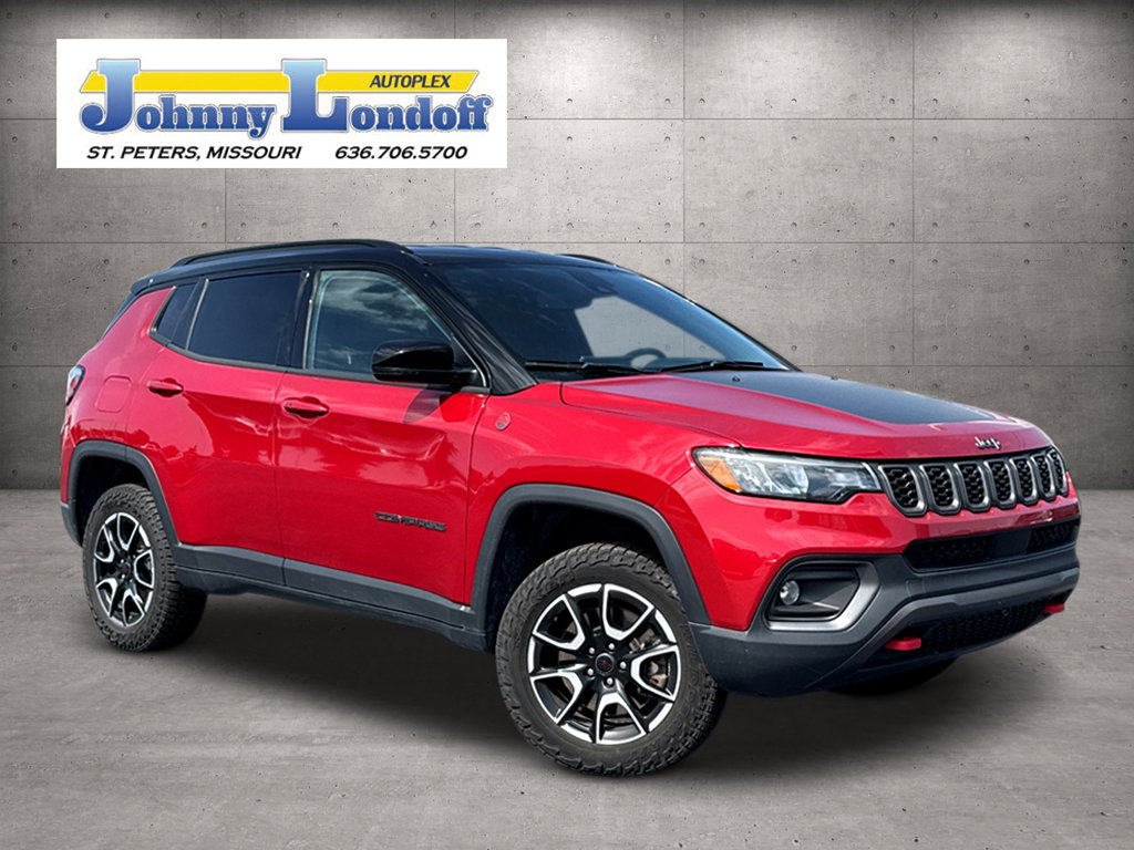 Used 2025 Jeep Compass Trailhawk AWD/4WD image 1