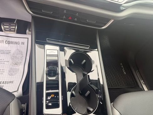 Certified 2024 Volkswagen Atlas Peak Edition SEL AWD/4WD image 29