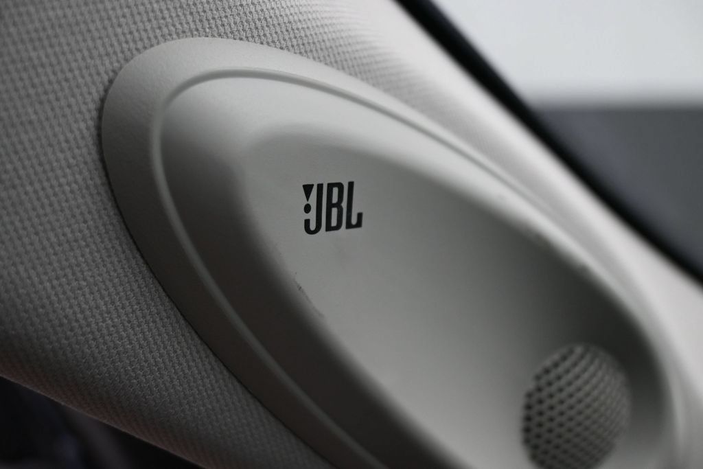 Used 2024 Toyota Highlander Limited FWD image 17