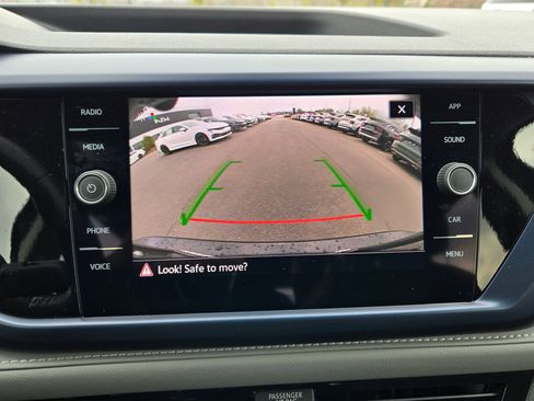 Used 2024 Volkswagen Taos SE image 27