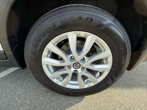 Used 2018 Nissan Rogue SV image 29