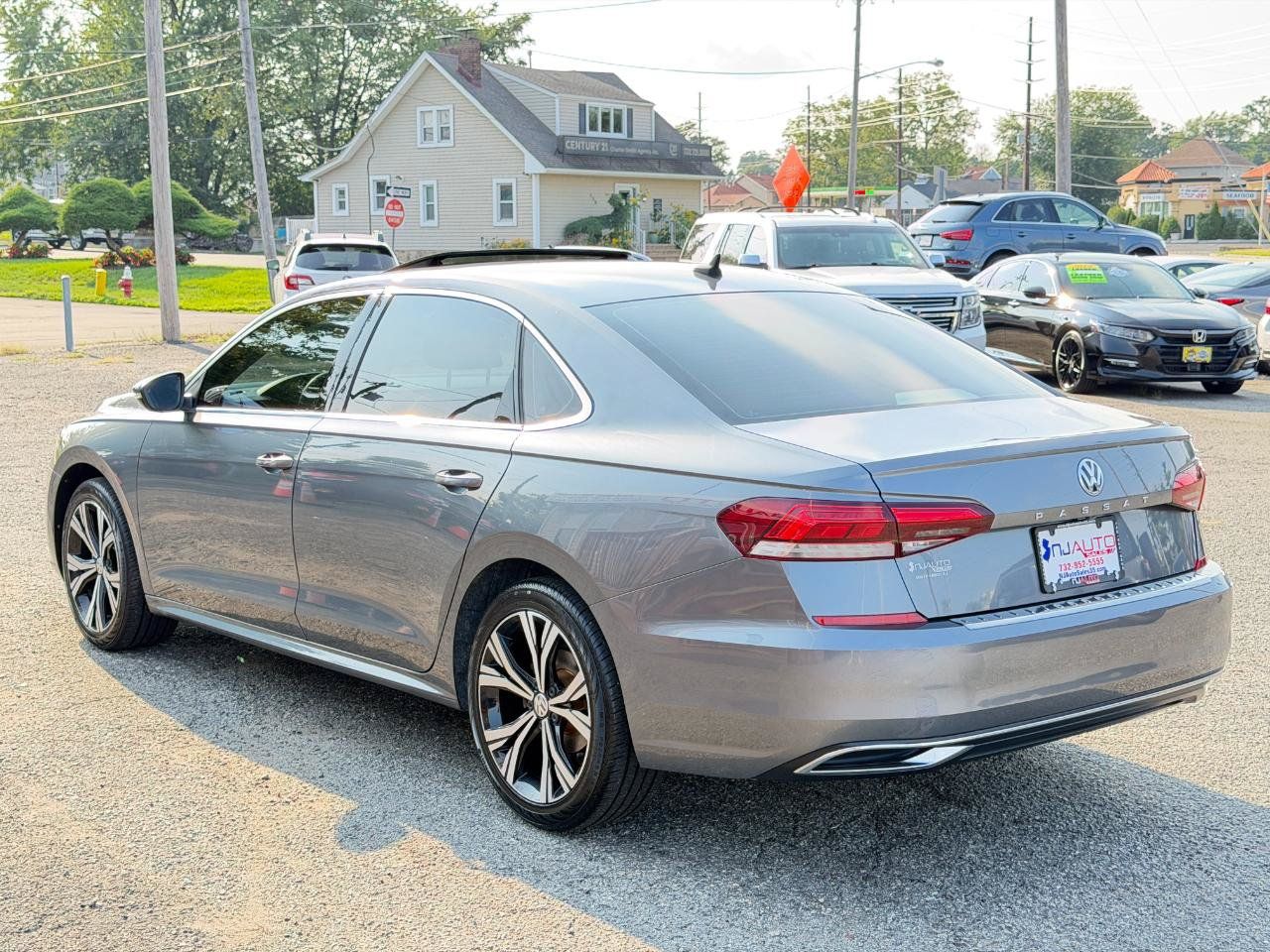 Used 2022 Volkswagen Passat 2.0T SE FWD image 6