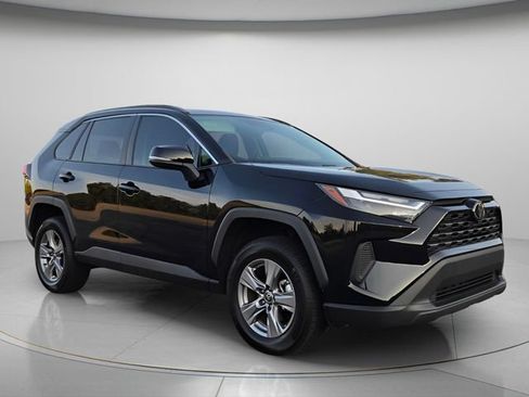 Used 2022 Toyota RAV4 XLE w/ Convenience Package AWD/4WD image 8