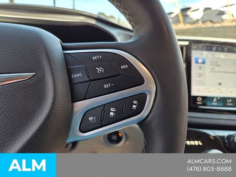 Used 2023 Chrysler Pacifica Touring-L FWD image 29