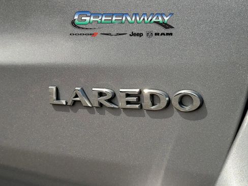 Used 2018 Jeep Grand Cherokee Laredo image 9