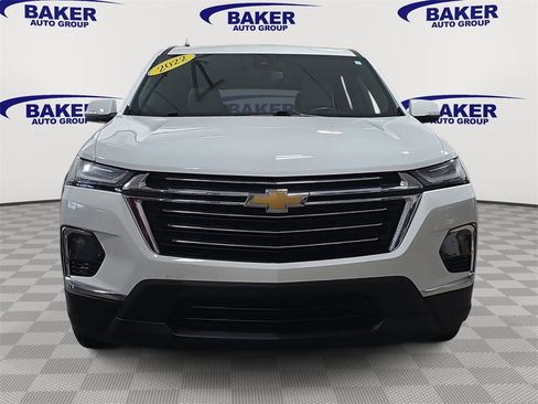 Used 2022 Chevrolet Traverse LT image 2