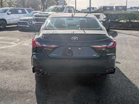 Used 2025 Toyota Camry SE image 8